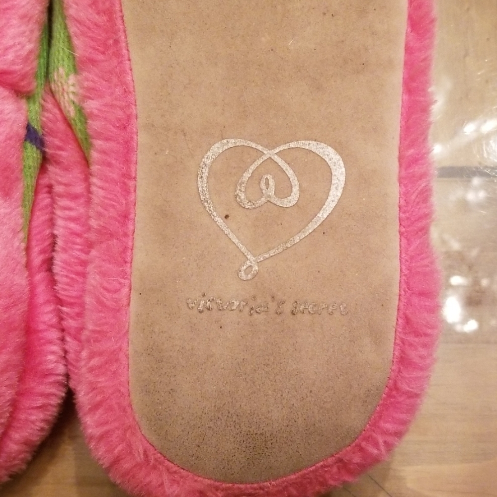 Slippers - Picture 2 of 5